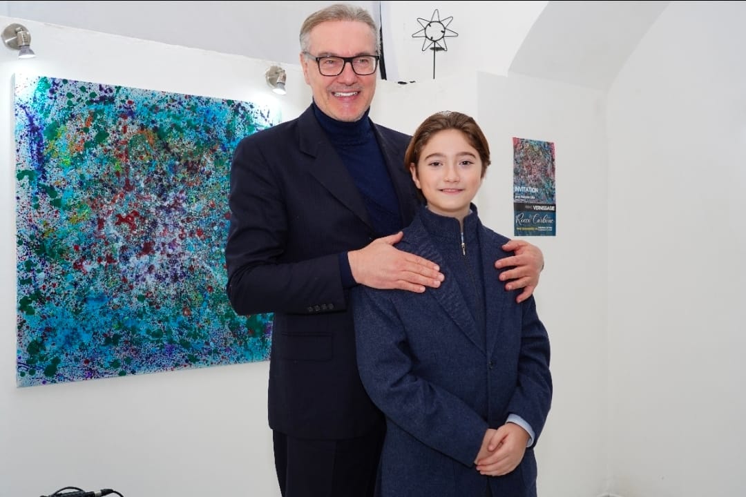 L’arte per crescere liberi: educazione, passione e visione nel vernissage di Rocar