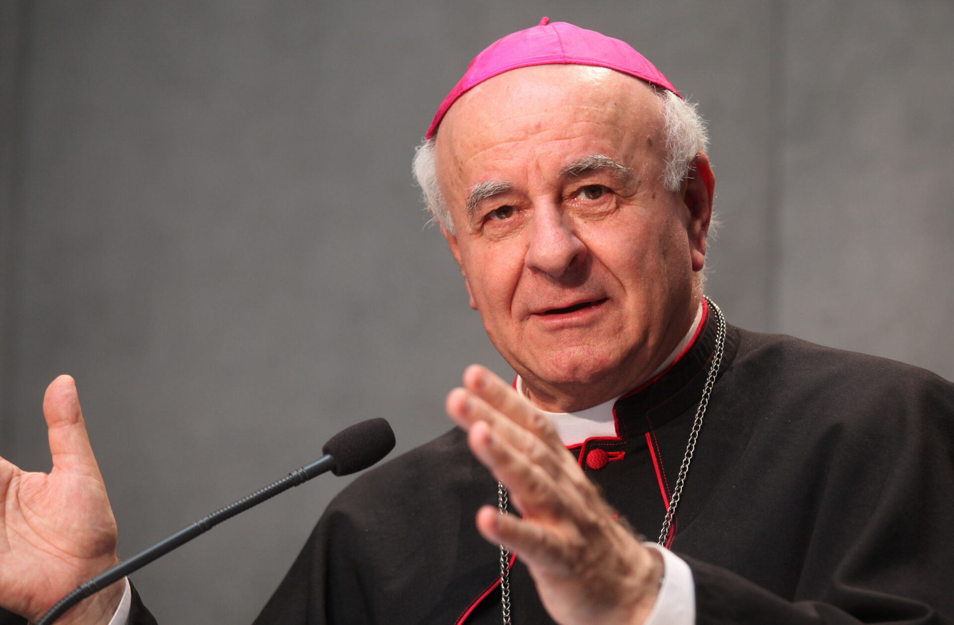 Monsignor Paglia : “Sconsiderate le parole di Trump contro il Papa, la guerra e’ debolezza. Basta esaltare le armi, la politica torni al dialogo”