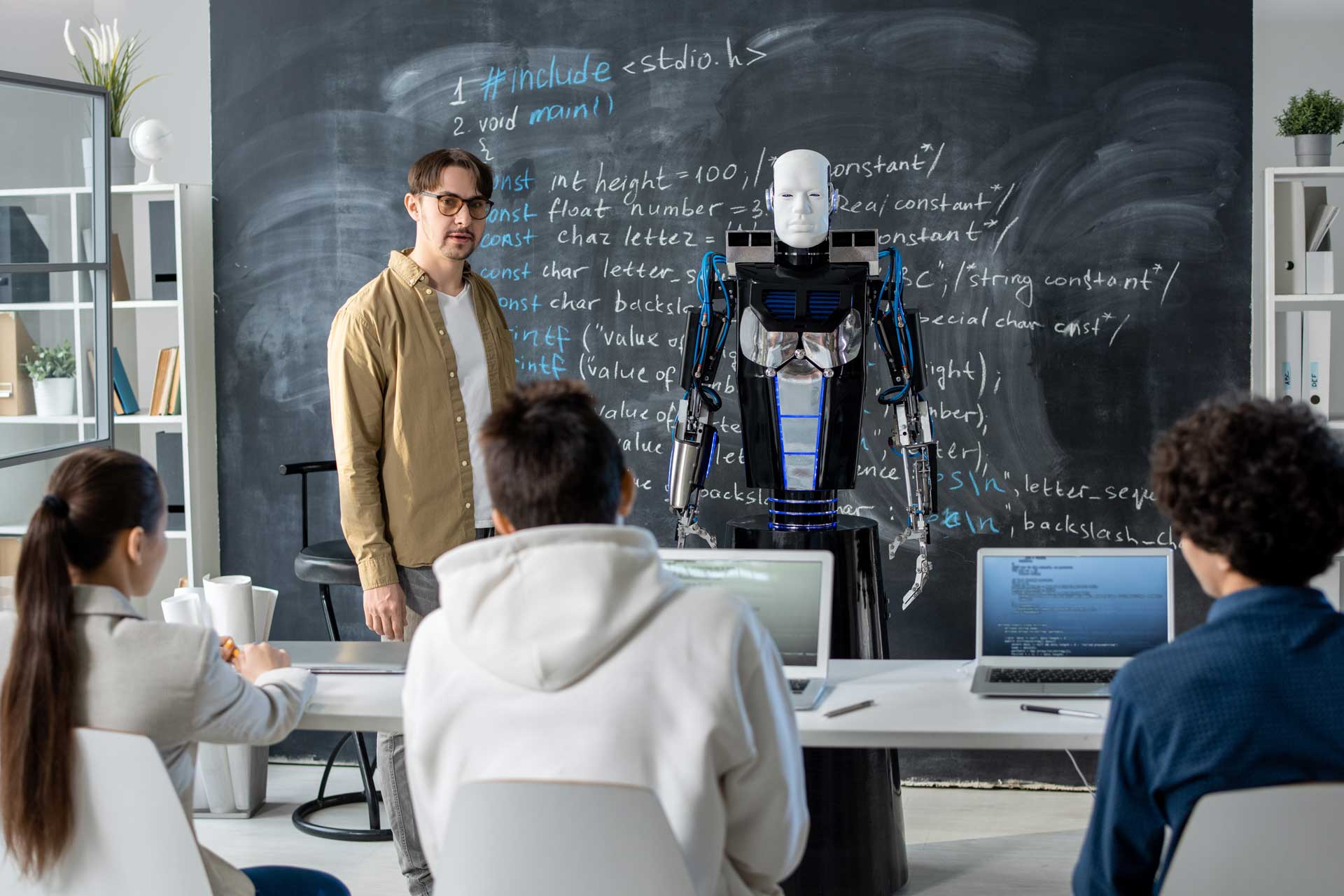 L’intelligenza artificiale non è magia. È tecnica. E responsabilità