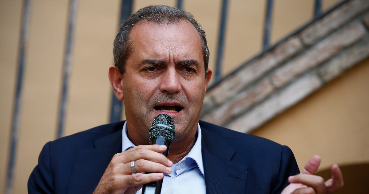 De Magistris: " La Manovra del Governo e’ un caos totale"