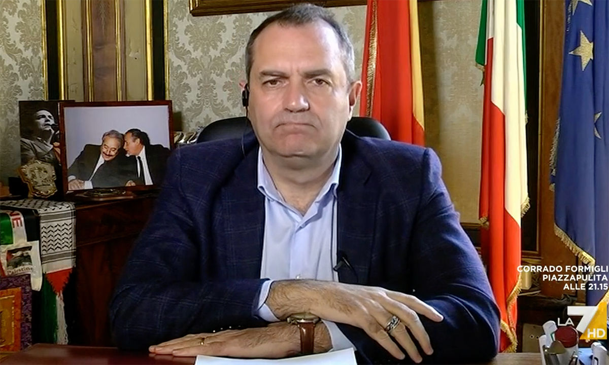 De Magistris analizza la crisi politica ed economica dell’Europa e presenta il suo nuovo libro "Poteri occulti"